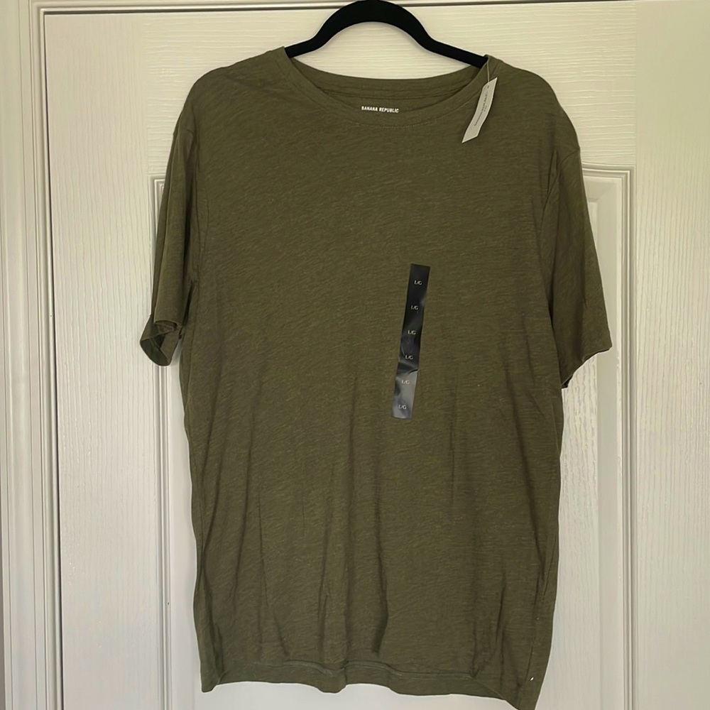 Mens premium wash, cotton t shirt, new with tags. Army green.